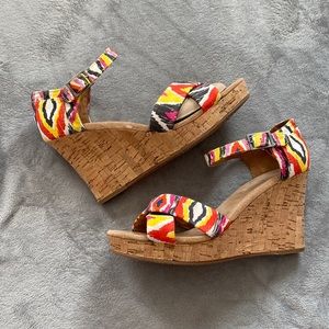 TOM’s wedges- Fun colorful print- NWOT